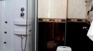 Гостиница  Бриганто Краснодар Трехместный номер с собственной ванной комнатой-2